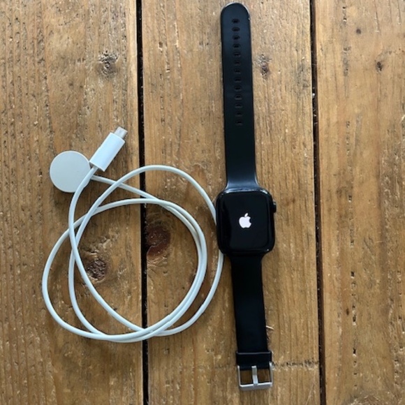 Apple Watch 8 GPS Aluminum 45MM - Picture 1 of 5